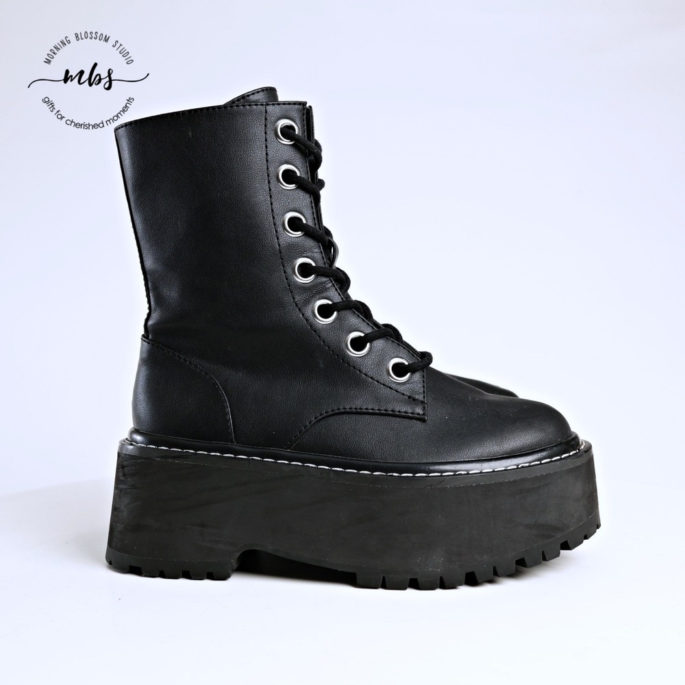 dEliA's Platform Lace Up Combat Y2K Grunge Lug Sole Chunky Boots Black Women 8